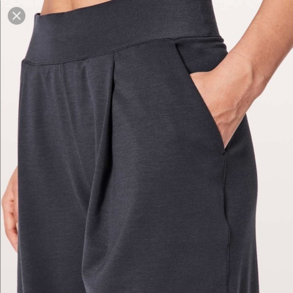 Lululemon Crop Can You Feel the Pleat Crop - Picture 3 of 8